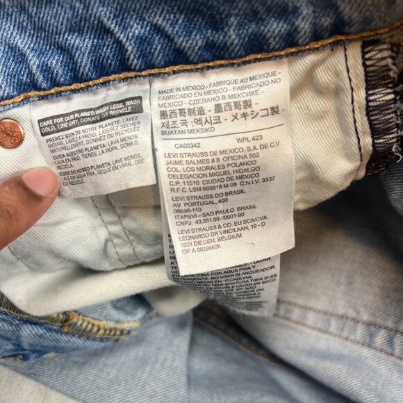 Light Wash Levi's Denim Pants - Picture 5 of 7